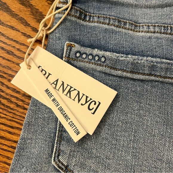 BLANK NYC The Reeve Short in Medium Wash Size 25 Distressed High Rise Cut Offs - Picture 12 of 13